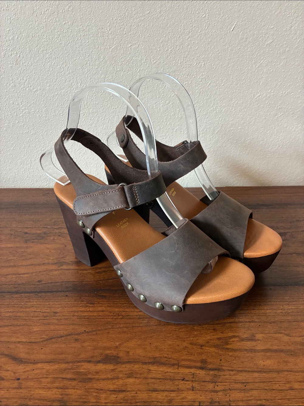 AVELLINI Size 38 US 7.5/8 Made in Italy Brown Leather Wooden Platform Block Heel